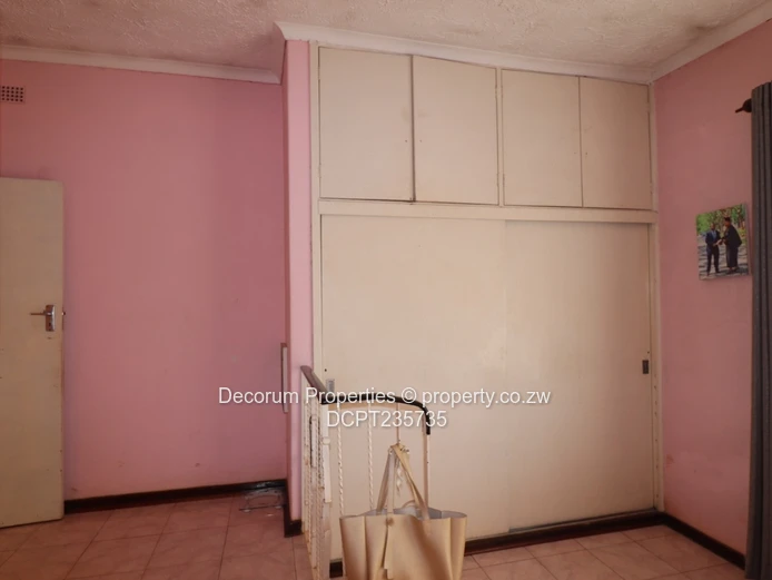 Spacious 4-Bedroom House for Sale in Greendale North