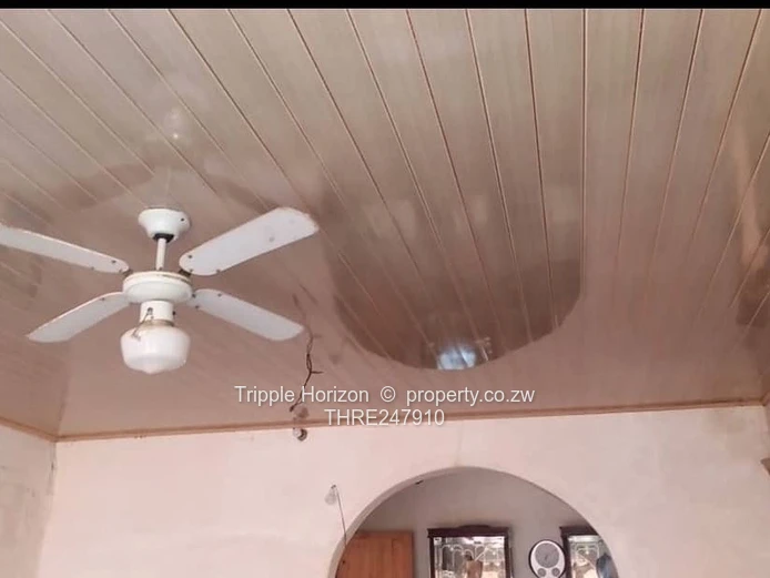 4-Bed Family Home with Veranda & Water Tank - Chitungwiza