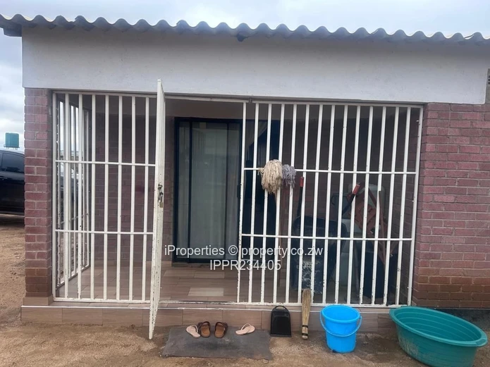 Neat 3-Bedroom Home in Stoneridge (200sqm)