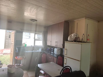 2 Bedroom Flat & Apartment