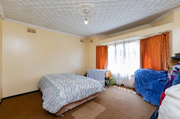 Charming Family Home In Zimre Park