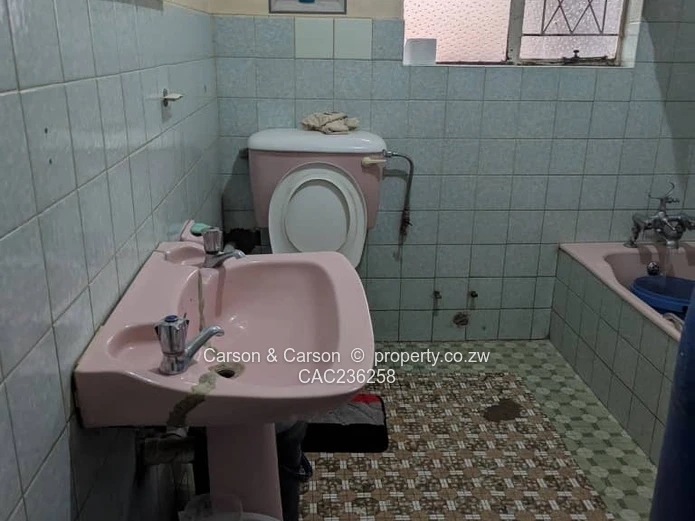 Waterfalls: 3-bed Home on 4600 m2 