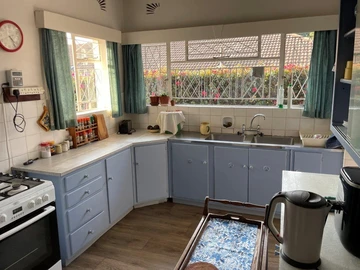 2 Bedroom Flat & Apartment