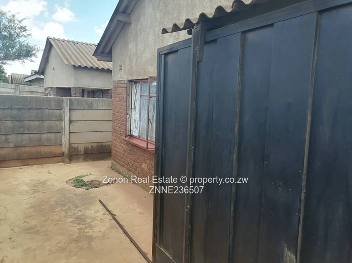 4bedroom house in Kuwadzana 4 extension with Title Deeds, 43k