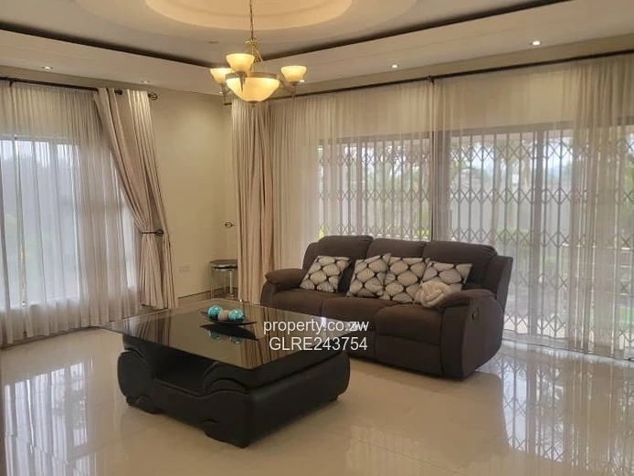 Elegant 6-Bed Pomona Home on 1900 m2 with Borehole