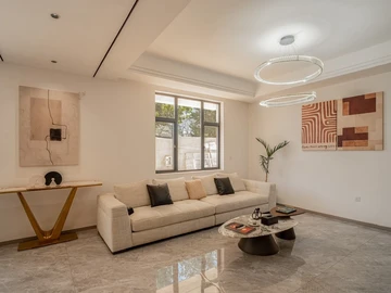 4 Bedroom Flat & Apartment