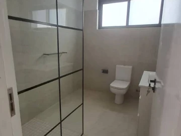 3 Bedroom Flat & Apartment