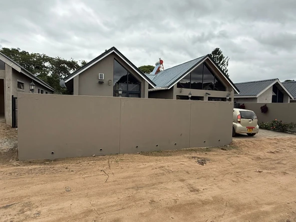 4 Bedroom Flat & Apartment