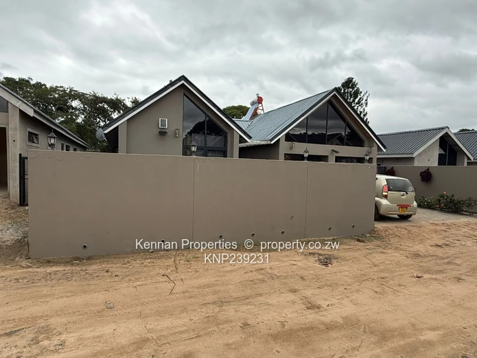 Modern 4-Bed Apartment in Greengrove — 500m² Stand