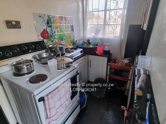 Neat 2-Bed Home in Mufakose - Garden, Good ZESA (Sole Mandate)