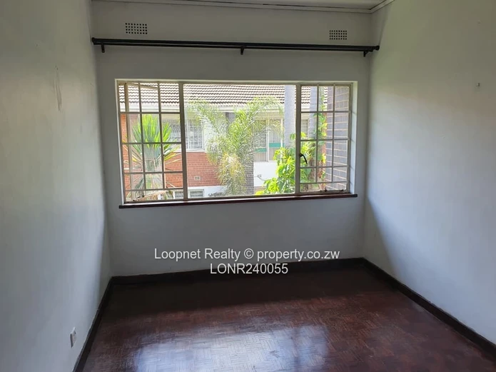 Spacious 3-bed Garden Flat in Avenues — Private Garden & Borehole