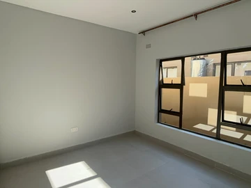 3 Bedroom Flat & Apartment