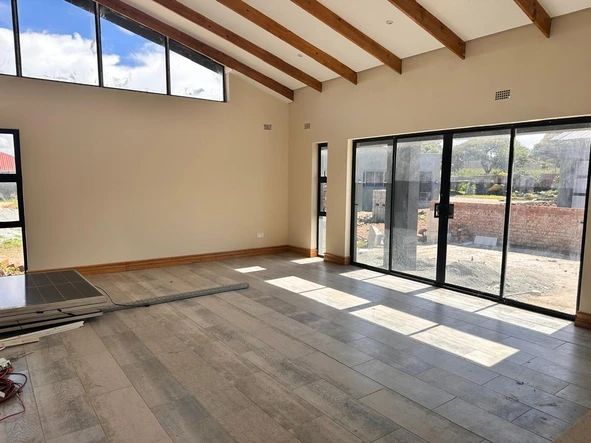4 Bedroom Flat & Apartment