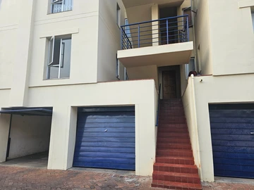 3 Bedroom Flat & Apartment