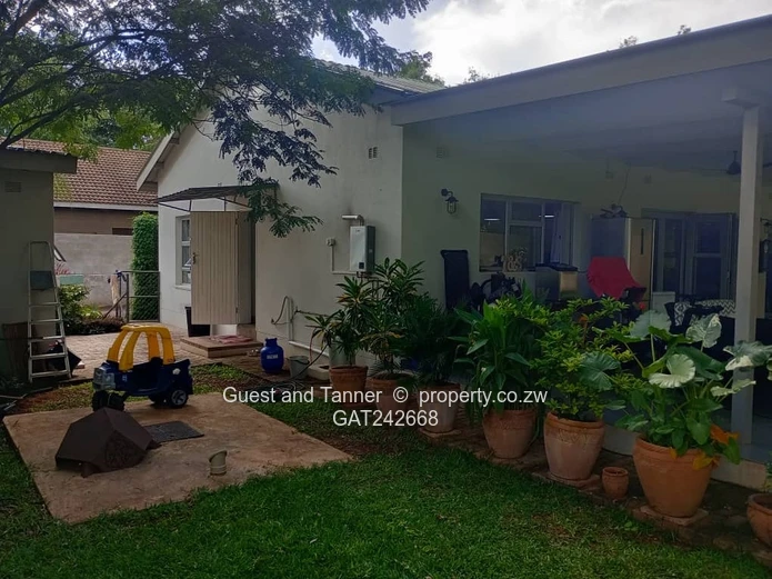 Beautiful Dual-Residence Property on 1,400sqm