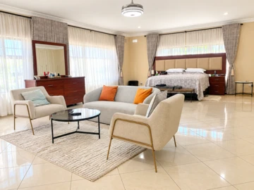 6 Bedroom House