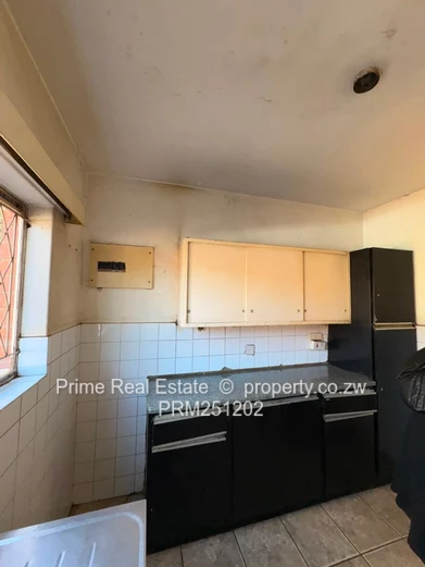 Spacious 2-Bed Verandah Flat in Belvedere 