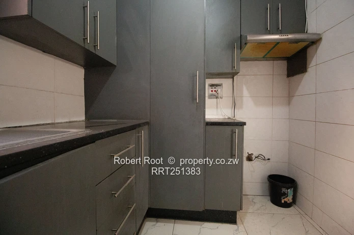 Mint Condition Flat Conveniently Located.