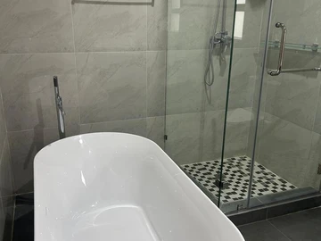 3 Bedroom Flat & Apartment