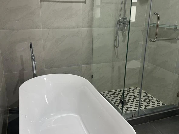 3 Bedroom Flat & Apartment