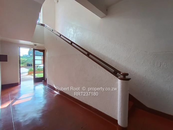 Flat to rent in Avondale