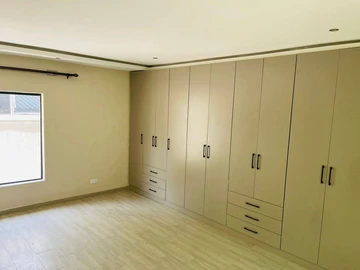 4 Bedroom Flat & Apartment