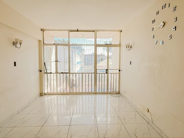 2 Bedroom Flat & Apartment