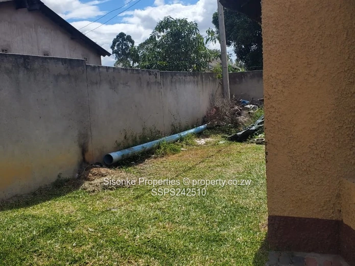 Walled 4-Bed Home Zimre Park — Borehole & Driveway