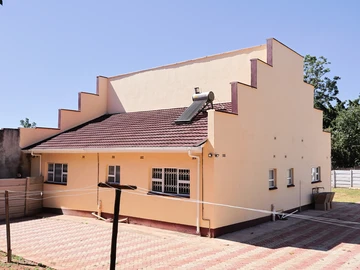 3 Bedroom Flat & Apartment