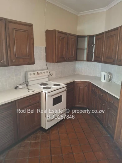 Sunny 2-Bed Garden Flat with Patio & Fireplace - Greendale North, Harare