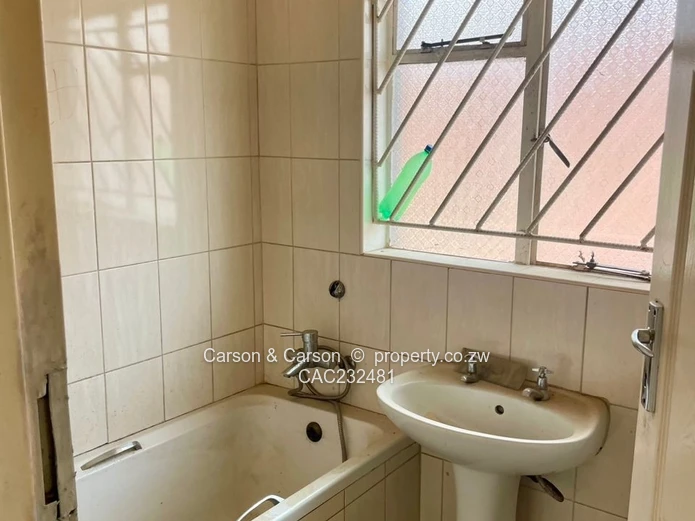 Amalinda 4-Bed House - Tiled Floors, Verandah & Kitchen