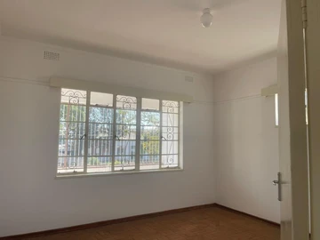 2 Bedroom Flat & Apartment