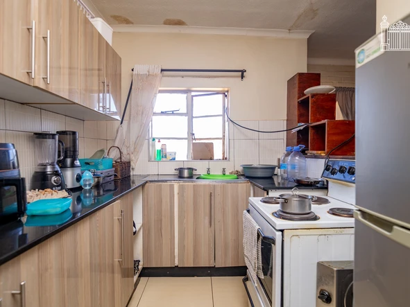 2 Bedroom Flat & Apartment
