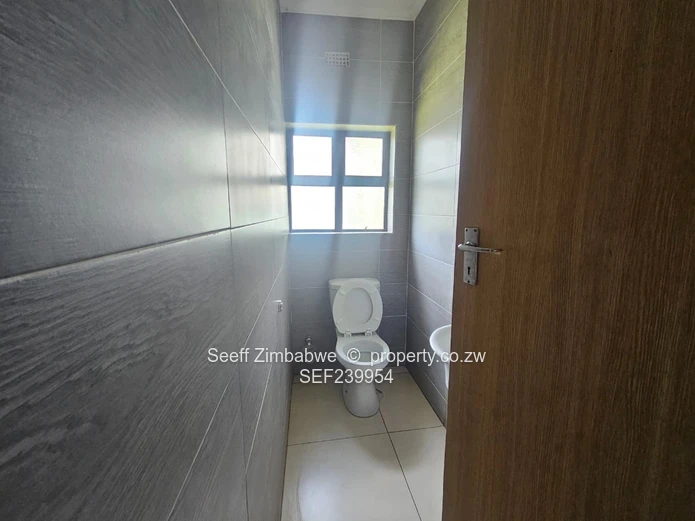 Elegant Three-Bedroom Contemporary Residence in Fairview, Mount Hampden