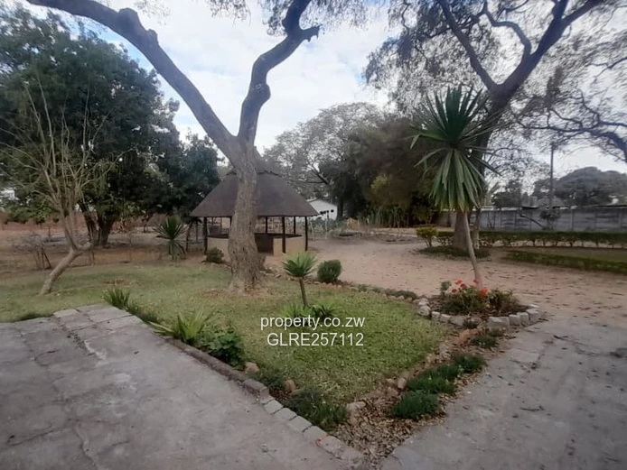 7100m² Waterfalls Stand — Bungalow, Mature Trees & Main Road Frontage