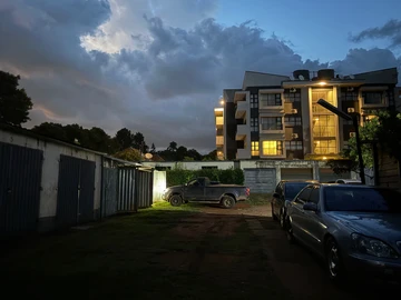 2 Bedroom Flat & Apartment