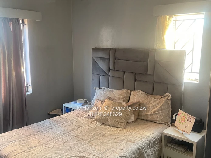Bright Tiled 2-Beds Flat in Willowvale - Parking