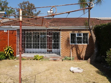 2 Bedroom Flat & Apartment