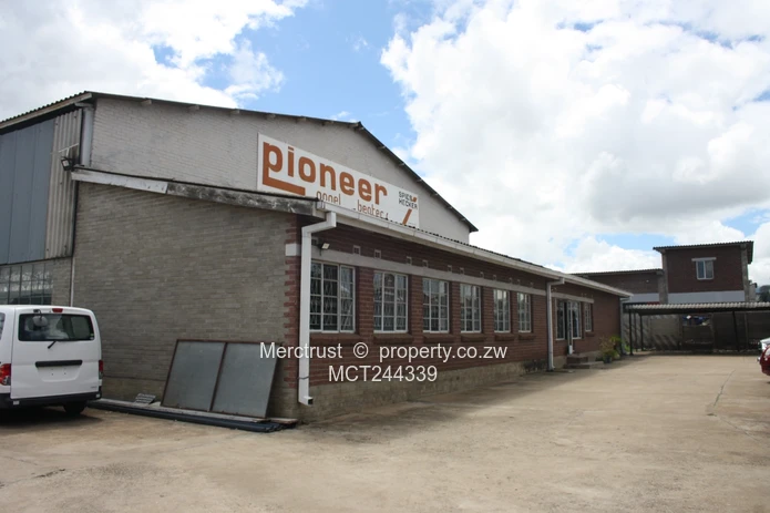 Spacious factory/warehouse