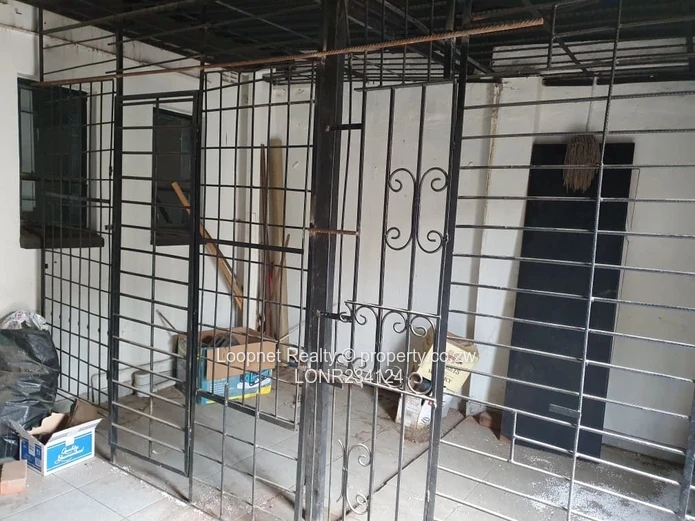 200m² Tiled Retail Shop at Huruyadzo Shopping Centre, St Marys — Secure w/ Storage (Sole Mandate)