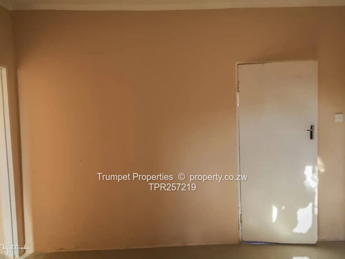 5-Bed Walled Home in Marondera — Tiled, Bright Interiors