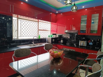 3 Bedroom Flat & Apartment