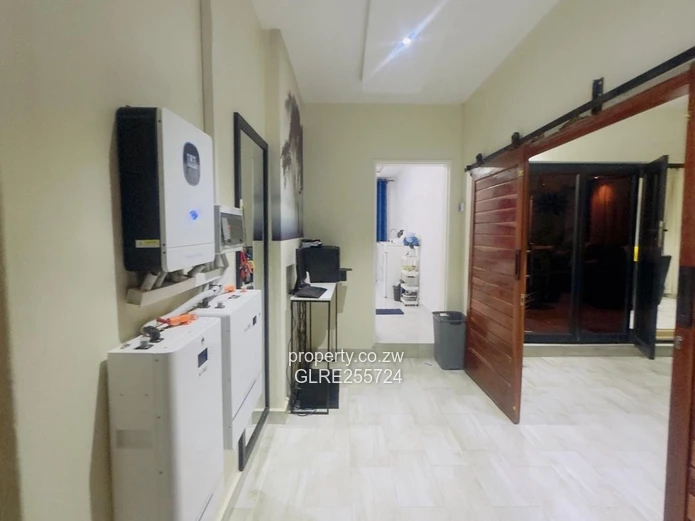 Modern 4-Bed Walled Home in Braeside with Verandah