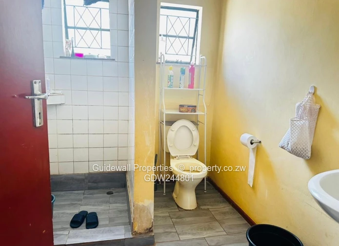 Neat 2 bed house for sale in Hatcliffe with deeds