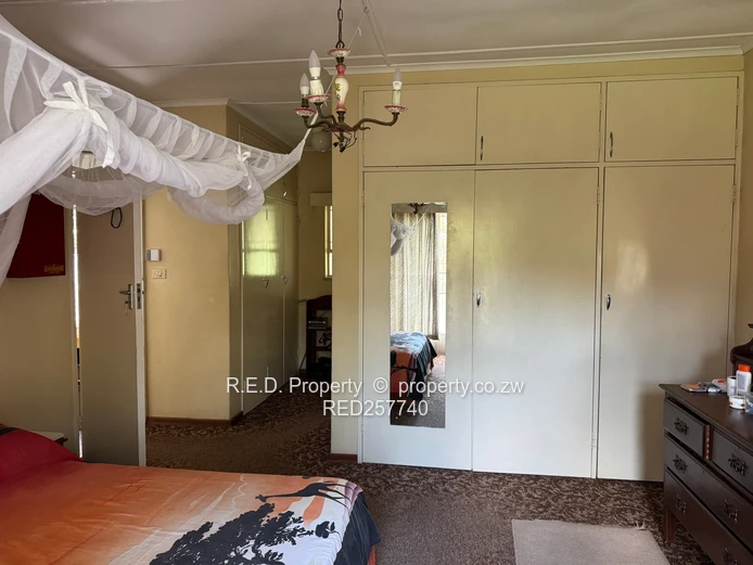 A Home With Generous Grounds In Burnside