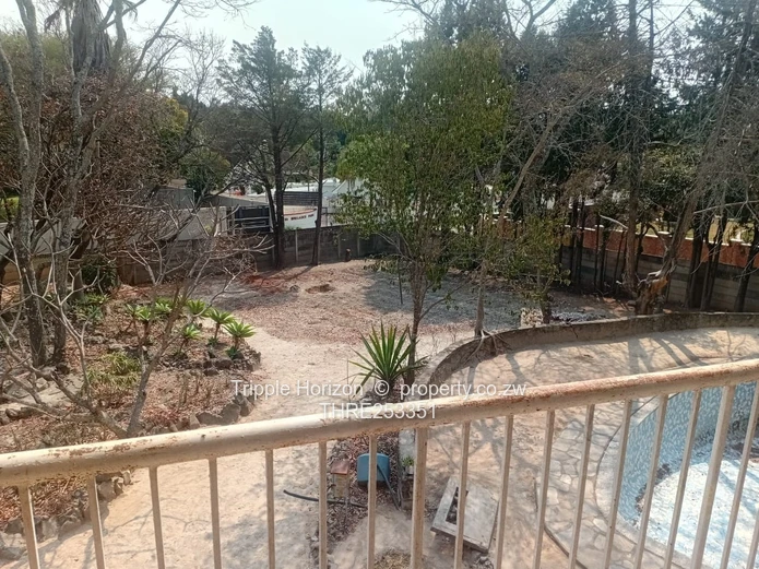 Ballantyne Park: 5-Bed Family Home with Pool & Borehole