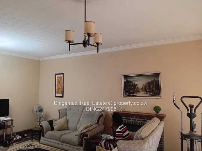 Duplex garden flat in the avenues with great potential for commercialization 