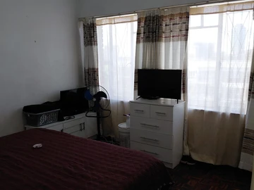 2 Bedroom Flat & Apartment