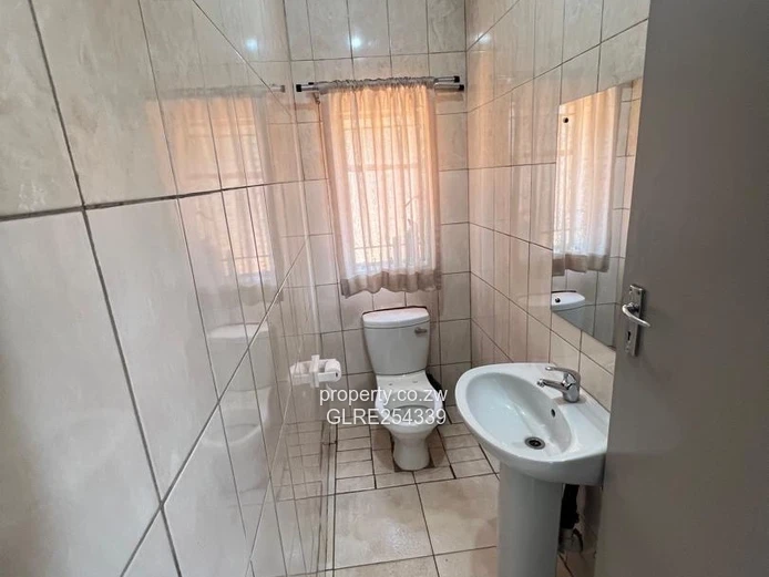 3-Bed House Marimba Park — Walled 2000m², Tank & Solar