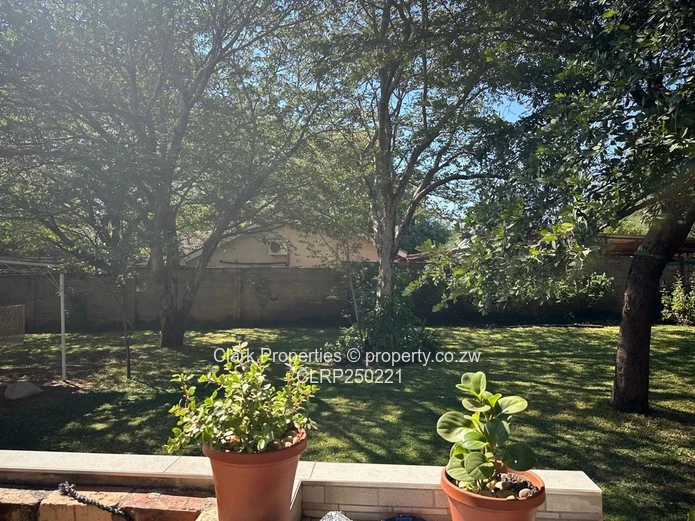 Victoria Falls: 3-Bed Open-Plan Home with Garden Flatlet